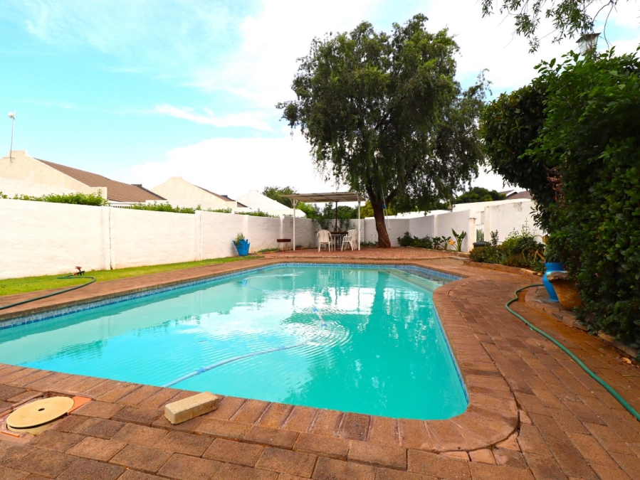 3 Bedroom Property for Sale in Langenhovenpark Free State